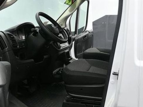 Used 2025 RAM ProMaster 2500 w/ Convenience Group image 14