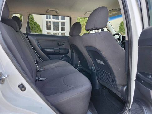 Used 2013 Kia Soul Base 4dr Crossover 6A image 7