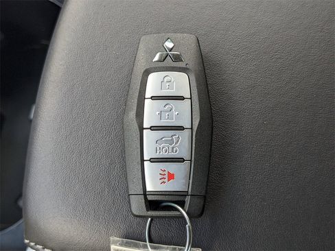 New 2025 Mitsubishi Outlander SE image 31