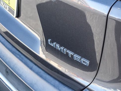 Used 2019 Jeep Cherokee Limited image 11