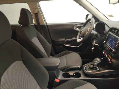 Used 2022 Kia Soul LX image 21
