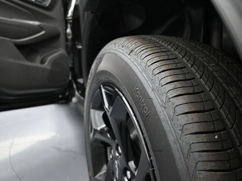 New 2026 Chevrolet Trax LT w/ Midnight Edition FWD image 32