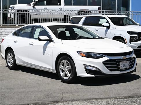 Used 2024 Chevrolet Malibu LT FWD image 1