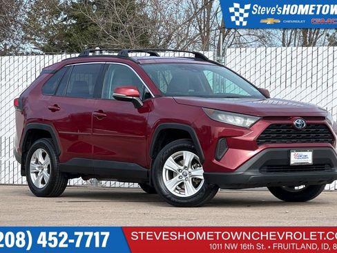 Used 2019 Toyota RAV4 LE image 1