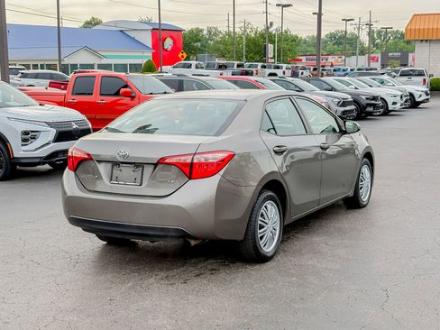 Used 2018 Toyota Corolla LE FWD image 8