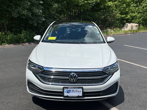 Used 2023 Volkswagen Jetta SE w/ Panoramic Sunroof Package FWD image 8