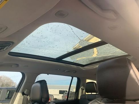 Used 2023 Jeep Grand Cherokee L Limited w/ Luxury Tech Group II image 31