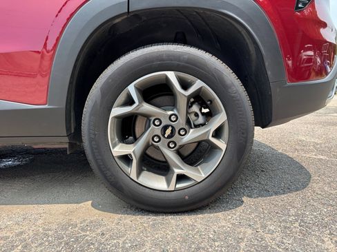 Used 2025 Chevrolet Trax LT w/ LT Convenience Package FWD image 25