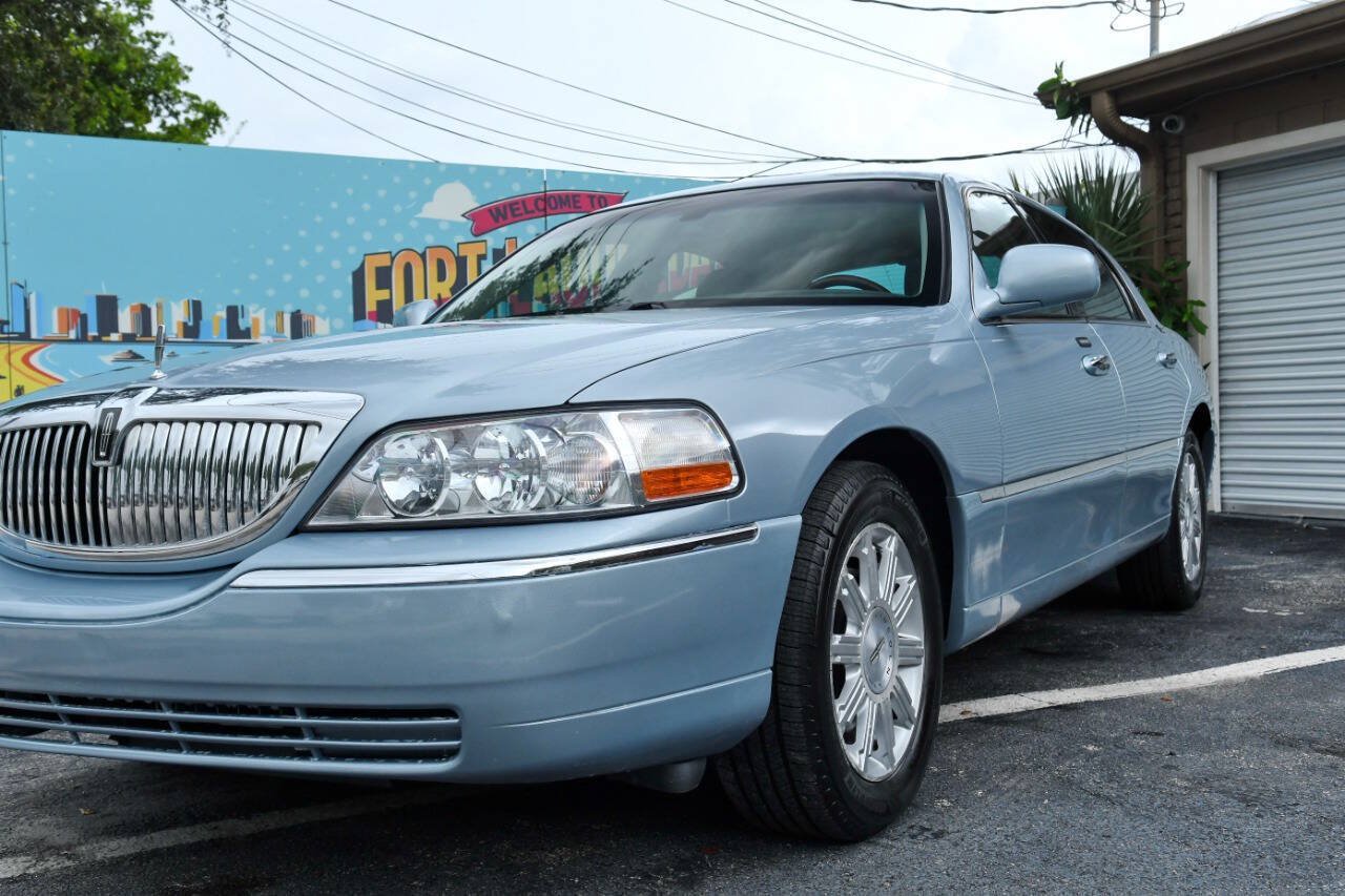 Used 2007 Lincoln Town Car Signature Limited RWD image 5