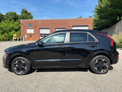 Certified 2023 Kia Niro Wind w/ Wind Preserve Package FWD image 3