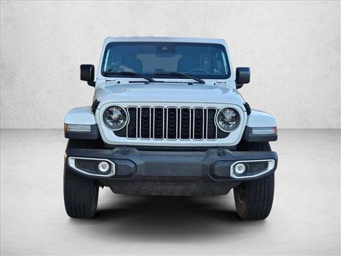 Used 2025 Jeep Wrangler Unlimited Sahara AWD/4WD image 2