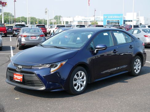 Used 2026 Toyota Corolla LE FWD image 3
