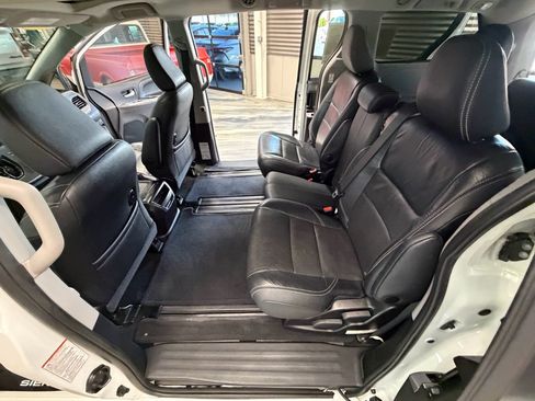 Used 2017 Toyota Sienna SE FWD image 50