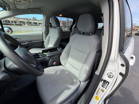 Used 2021 Toyota Sienna LE image 14