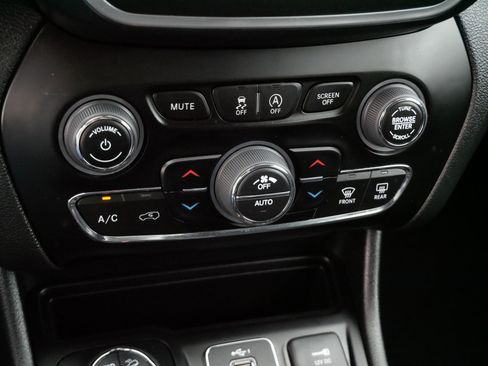 Used 2022 Jeep Cherokee Trailhawk w/ Technology Group B AWD/4WD image 24