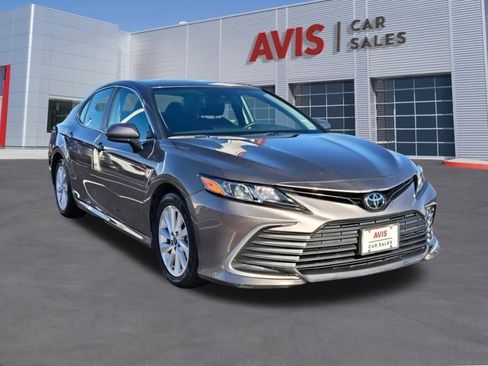 Used 2024 Toyota Camry LE image 3