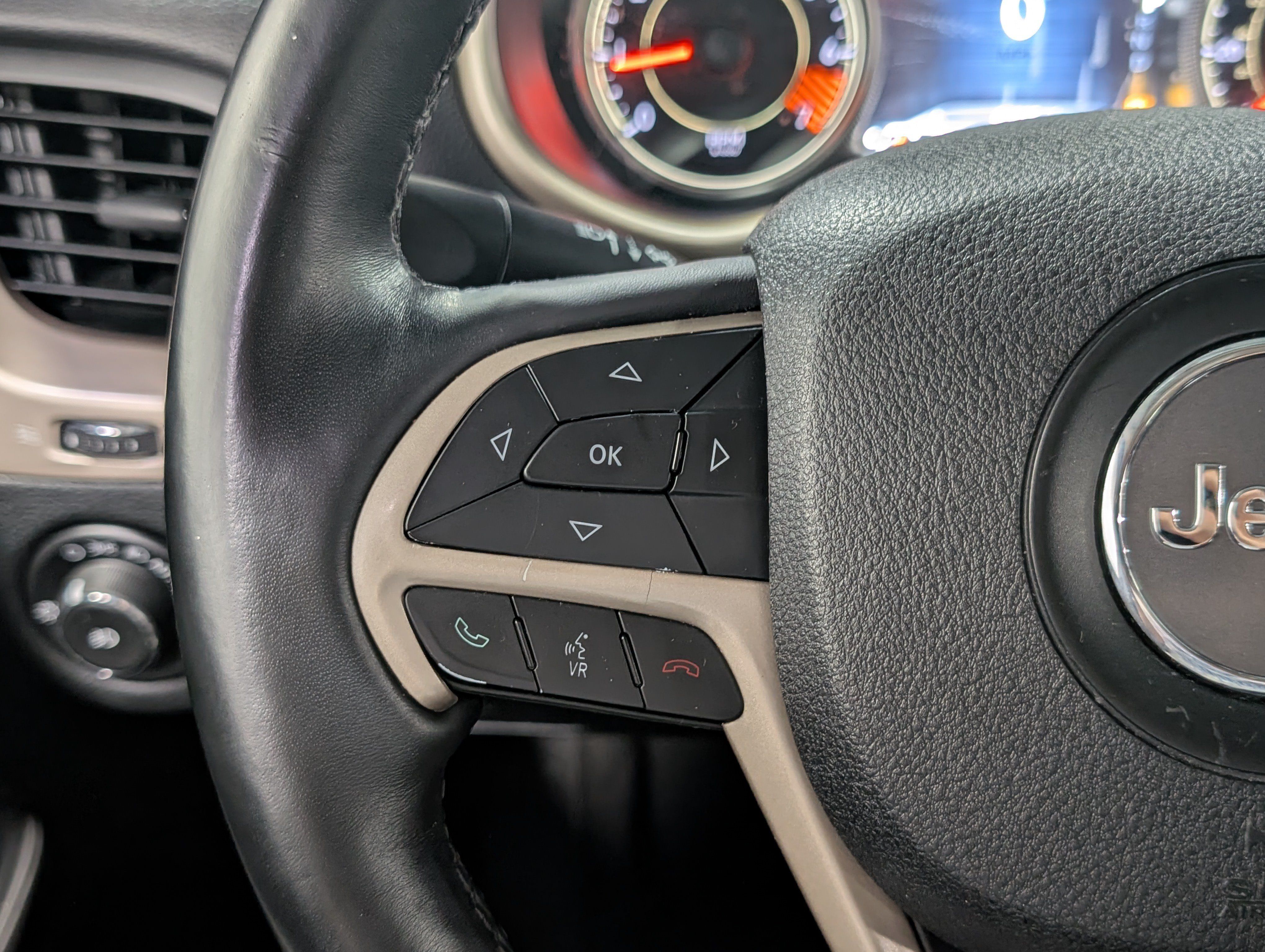 Used 2015 Jeep Cherokee Limited AWD/4WD image 14