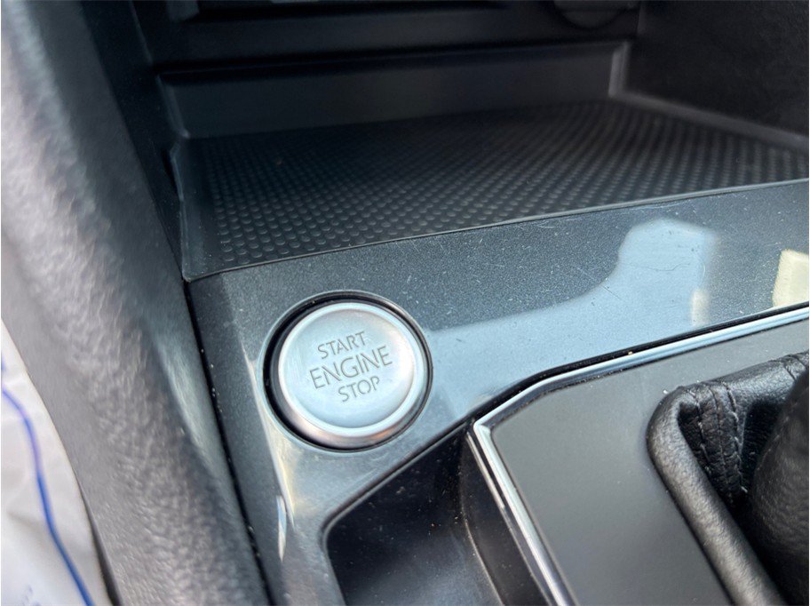 Used 2019 Volkswagen Tiguan SEL Premium R-Line FWD image 26