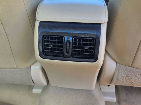 Used 2015 Toyota Camry XLE FWD image 18