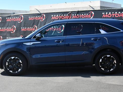 Used 2025 Kia Sorento S w/ Panoramic Sunroof Package FWD image 4