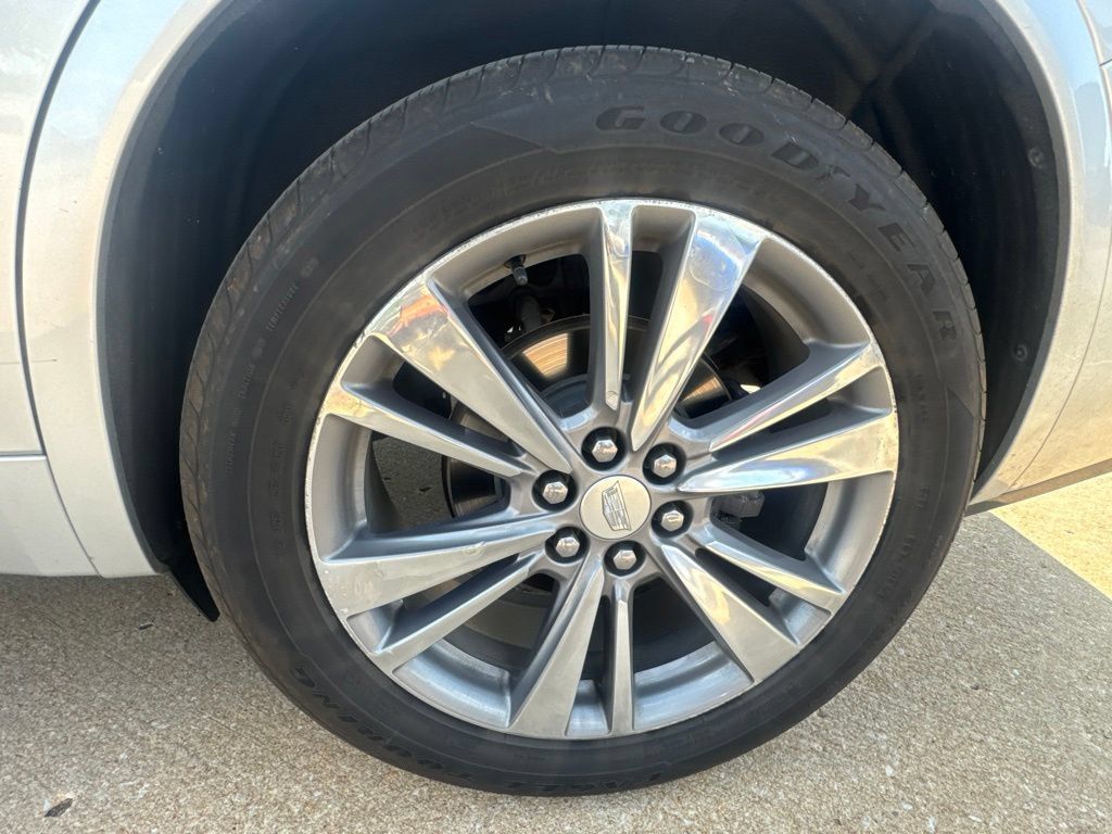 Used 2020 Cadillac XT6 Premium Luxury w/ LPO, Floor Liner Package FWD image 12