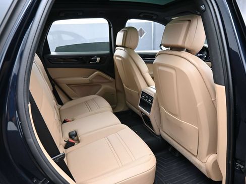 Used 2021 Porsche Cayenne AWD/4WD image 27