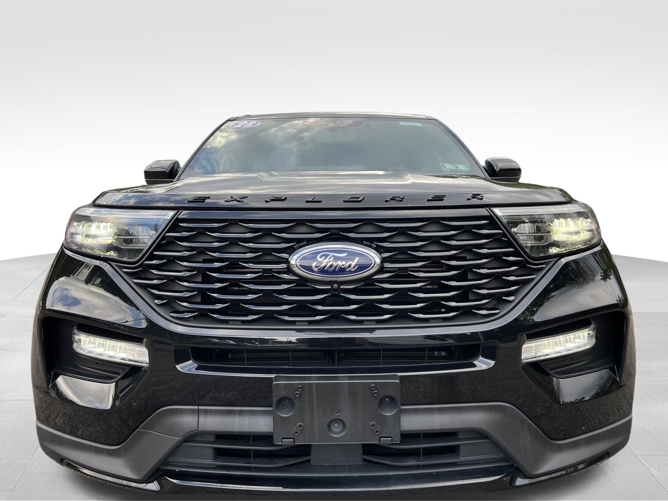 Used 2023 Ford Explorer ST-Line AWD/4WD image 3