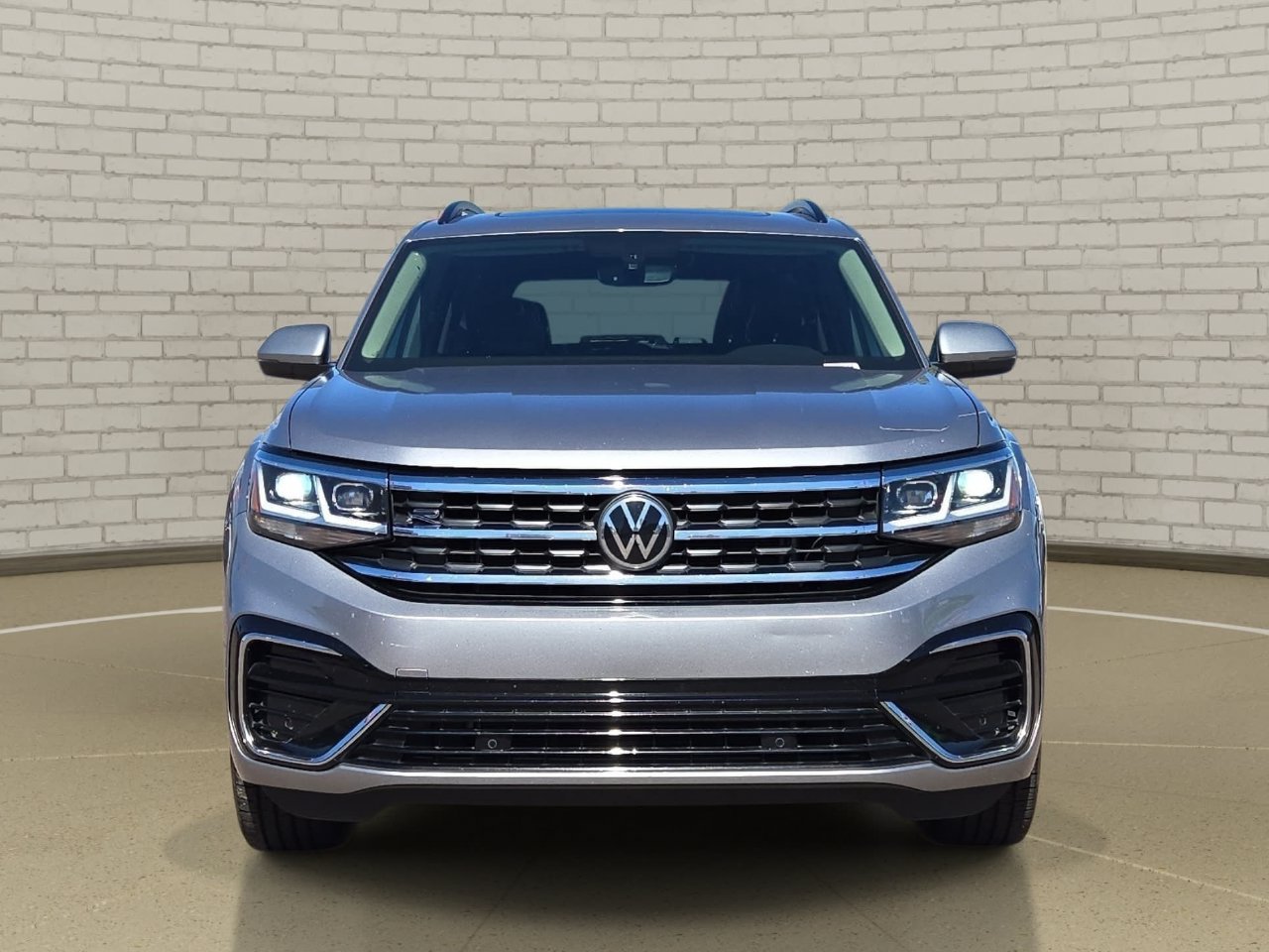 Used 2021 Volkswagen Atlas SE w/ Panoramic Sunroof Package FWD image 2