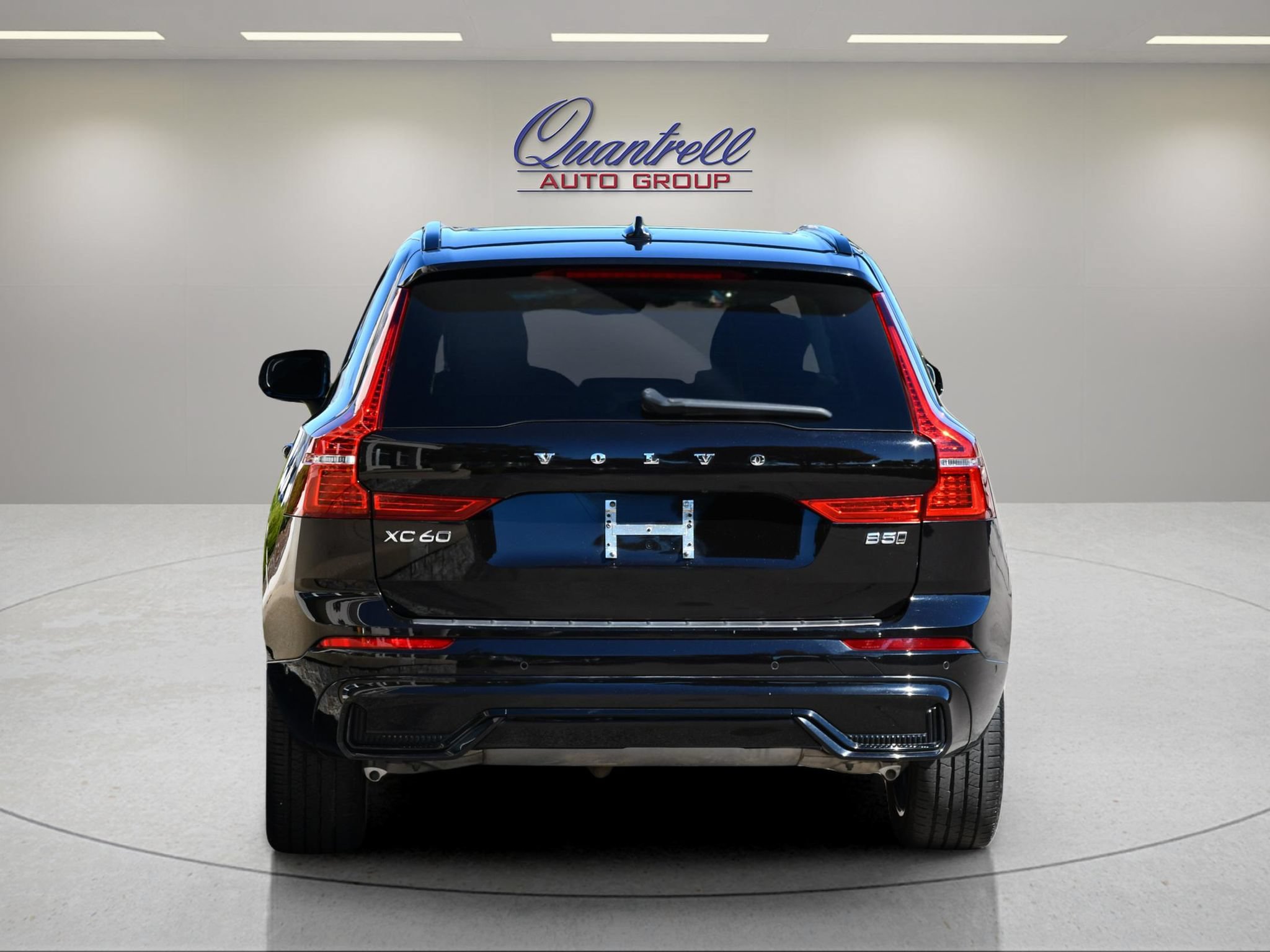 Certified 2024 Volvo XC60 B5 Plus w/ Protection Package Premier AWD/4WD image 5