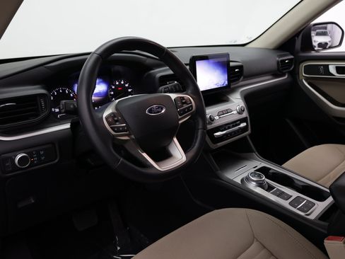 Used 2020 Ford Explorer XLT RWD image 11