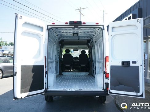 Used 2025 RAM ProMaster 2500 w/ Convenience Group FWD image 9