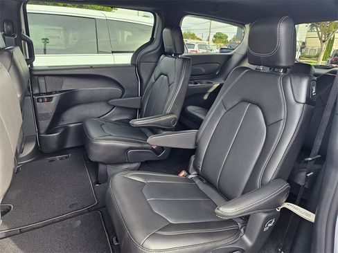 New 2026 Chrysler Voyager LX image 28