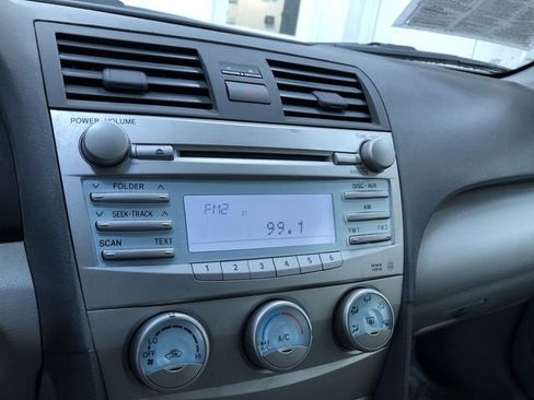 Used 2009 Toyota Camry LE image 25