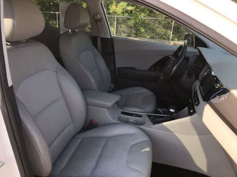 Used 2019 Kia Niro EX FWD image 18