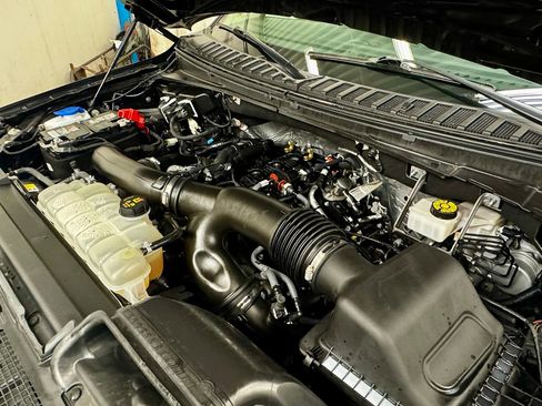 Certified 2024 Ford Expedition XLT image 28