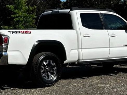 Used 2021 Toyota Tacoma TRD Off-Road AWD/4WD image 8