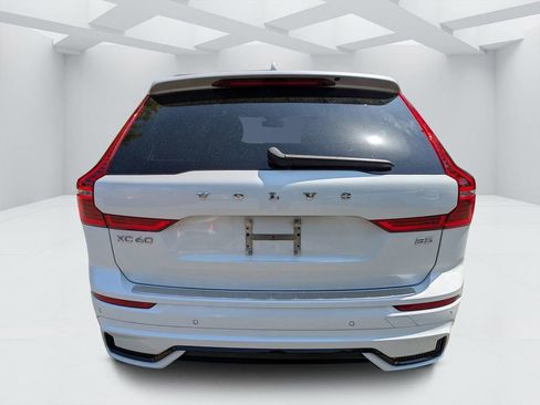 Certified 2023 Volvo XC60 B5 Ultimate w/ Protection Package Premier FWD image 4
