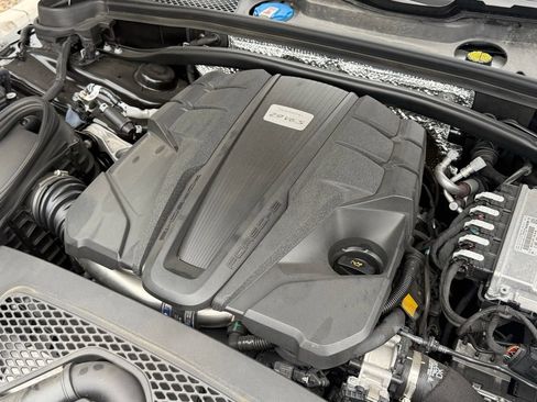 Used 2023 Porsche Macan S AWD/4WD image 23