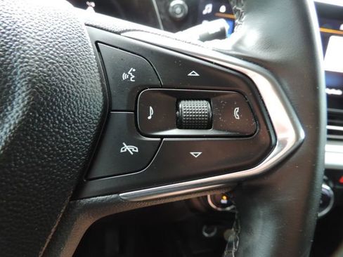 Certified 2025 Chevrolet Trax LT w/ LT Convenience Package image 29