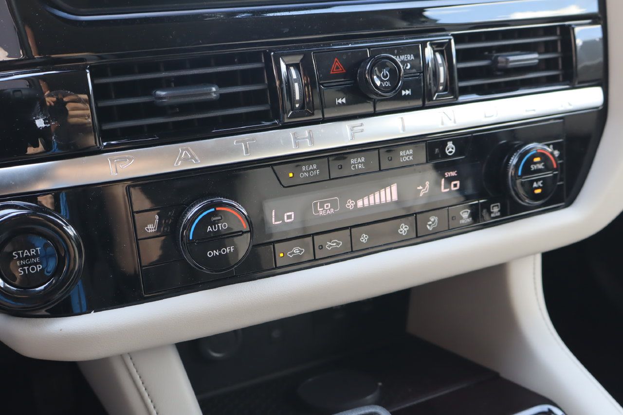 Used 2026 Nissan Pathfinder SL FWD image 25