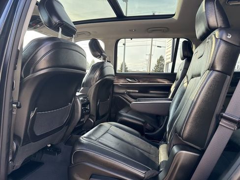 Used 2023 Jeep Grand Cherokee L Limited w/ Luxury Tech Group II image 19