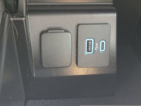 Used 2022 Ford Explorer ST w/ Equipment Group 401A AWD/4WD image 26