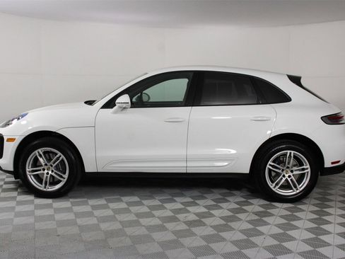 Used 2025 Porsche Macan image 2