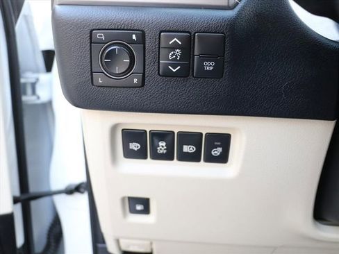 Used 2023 Lexus GX 460 Premium w/ Accessory Package image 30