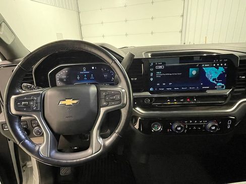 Used 2022 Chevrolet Silverado 1500 LT AWD/4WD image 34