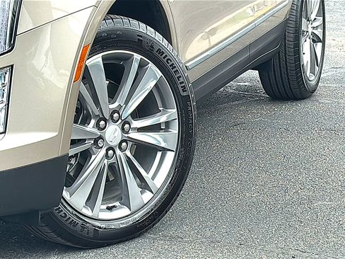 Used 2022 Cadillac XT5 Premium Luxury image 3