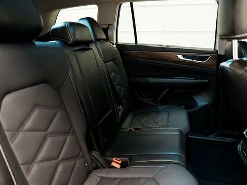 Used 2024 Volkswagen Atlas SE image 27