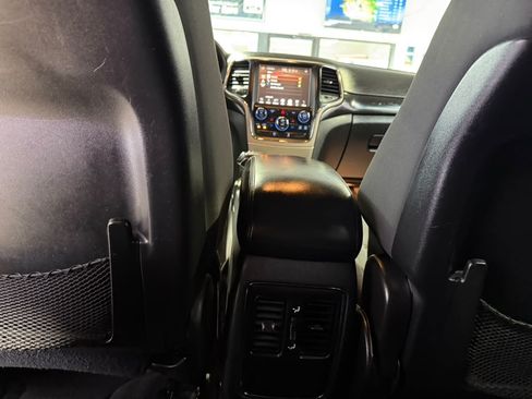 Used 2014 Jeep Grand Cherokee Laredo w/ 18" Wheel & 8.4" Radio Group AWD/4WD image 16