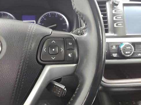 Used 2016 Toyota Highlander XLE AWD/4WD image 32