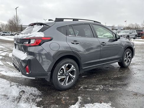 Used 2024 Subaru Crosstrek 2.0i Premium image 3